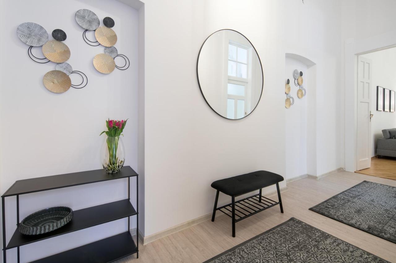 Wawelove Pilsudskiego - 3 Bedroom Apt. With Balcony And Free Parking! Krakow Luaran gambar