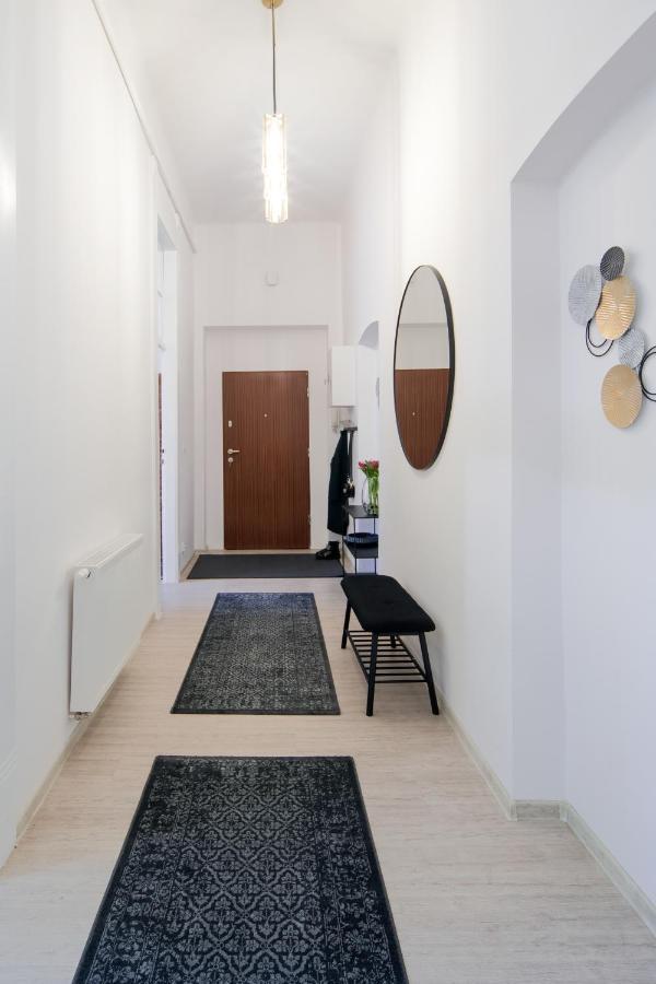Wawelove Pilsudskiego - 3 Bedroom Apt. With Balcony And Free Parking! Krakow Luaran gambar